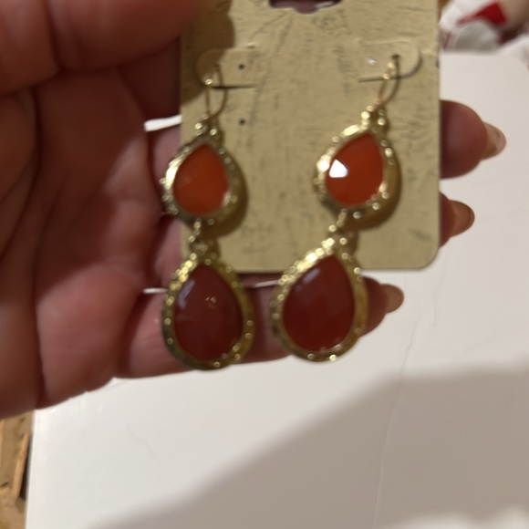 Teardrop dangle earrings - Picture 3 of 3